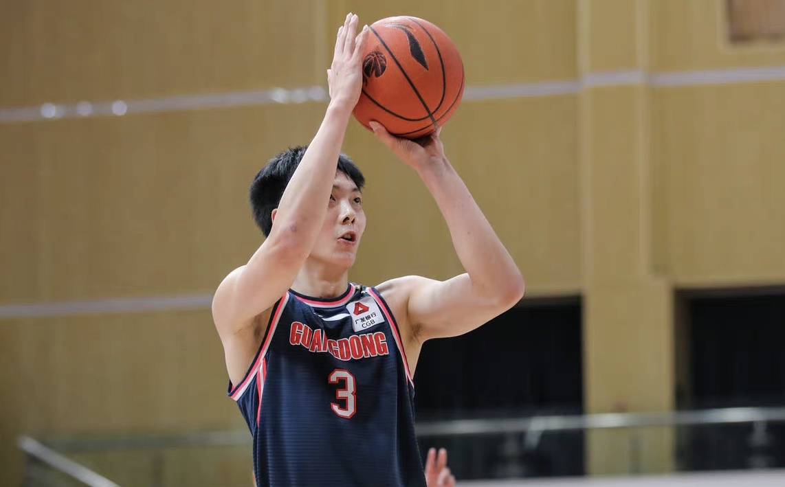 转会期CBA常规赛焦点战，芝加哥公牛调整名单，质疑声仍在，资深球员宣示担当的简单介绍