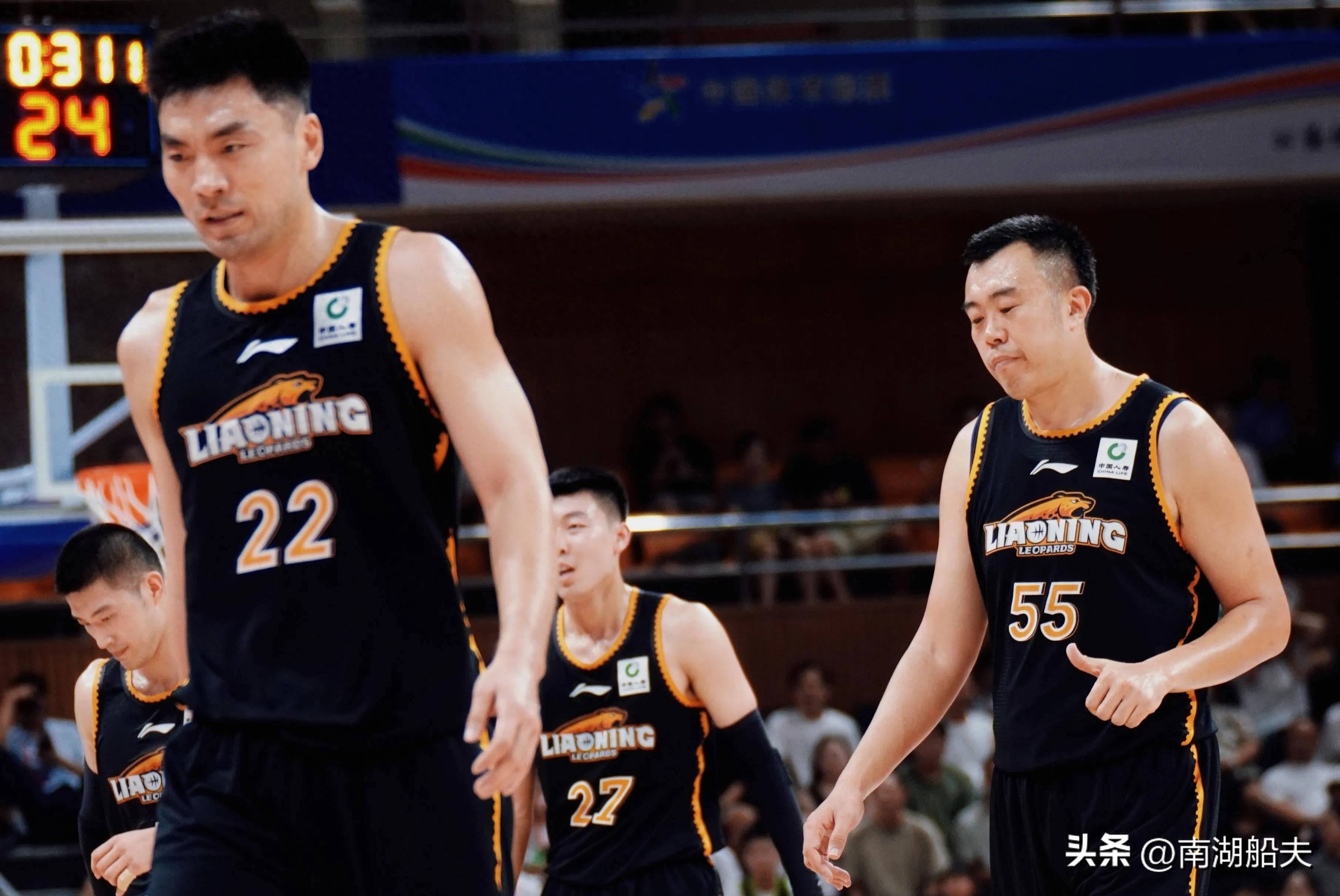  深圳男篮训练开放日，冲刺阶段单刀错失引欢呼，荷甲在即，资深球员宣示担当