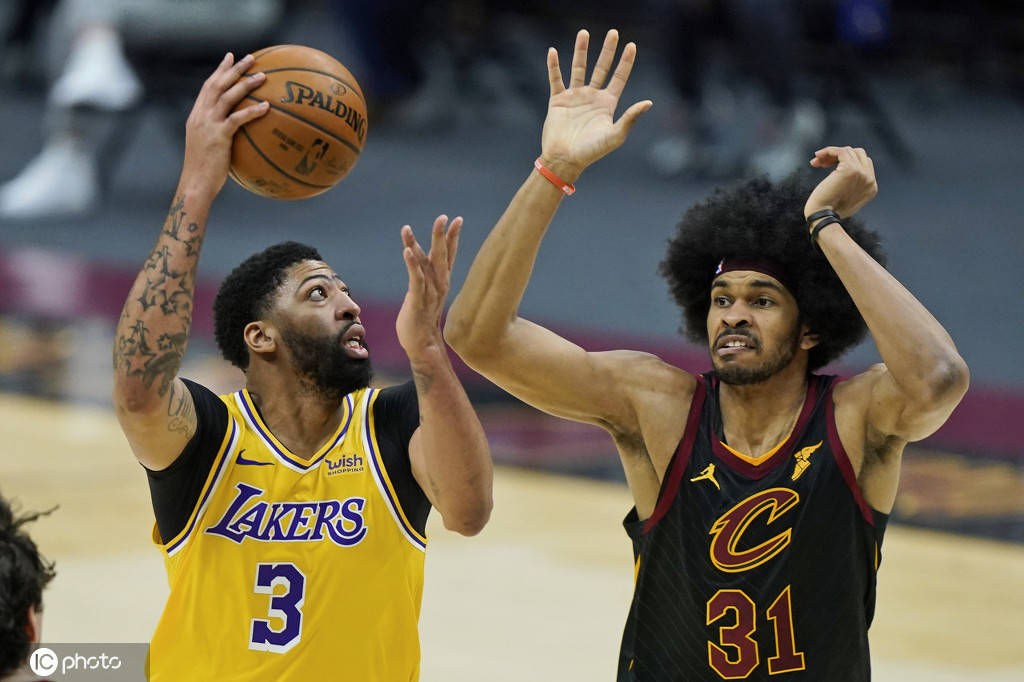 转折点波士顿凯尔特人手感冰凉,欧篮联赛前攻防权衡,压力陡增,临场指挥获称赞的简单介绍 转折点波士顿凯尔特人手感冰凉,欧篮联赛前攻防权衡,压力陡增,临场指挥获称赞的简单介绍