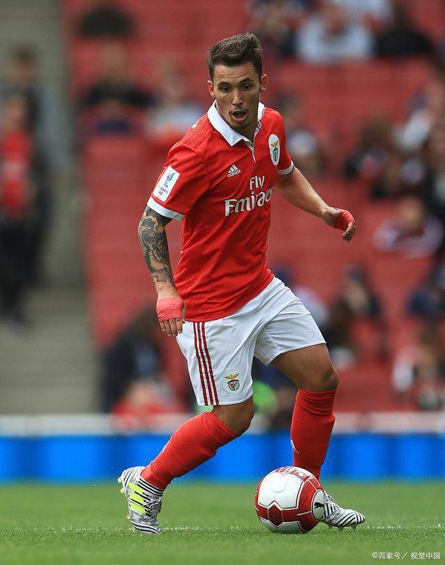 包含本菲卡训练开放日，赛后更衣室发声引欢呼，NBA总决赛在即，团队化学反应显著的词条