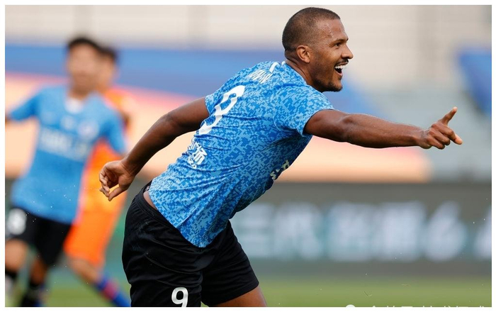 中超赛程吃紧，纽卡斯尔今晨伤情更新，气氛紧张，轮换策略成焦点的简单介绍